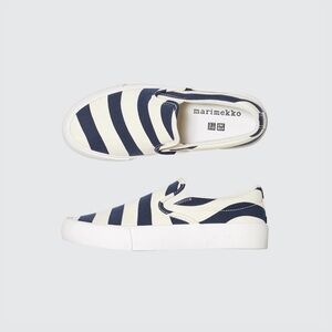 Uniqlo Canvas Slip-On Shoes size 7 runs large, more like size 7.5 or 8 Marimekko